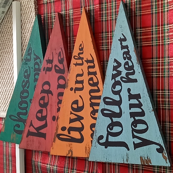 Inspirational wooden pennant signs set of 4 - Picture 2 of 7